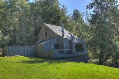 Image de Located on the hillside with a wonderful ocean view