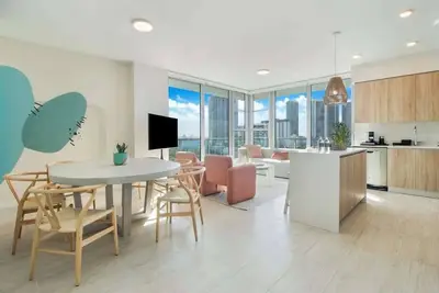 Image de Panoramic Bay + City Views! 2Bdrm Condo- Miami