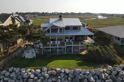 Image de Oceanfront, The Boathouse, fish from your backyard