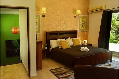 Image de Top-floor penthouse in beachfront residence, pools/Bbq/Internet/Cable Tv/Ac
