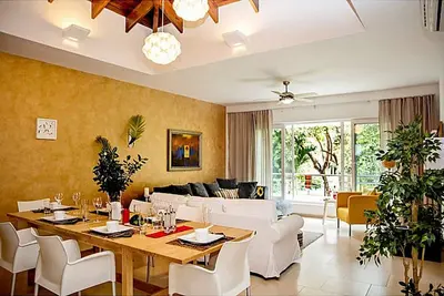Image de Groundfloor 3bd in beachfront residence, perfect for senior couples and family