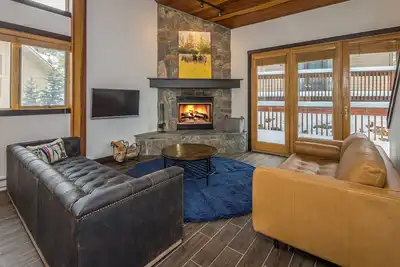 Image de Ski In/Out home 50 steps to Bear Back Poma Lift w/steam shower - Big Horn Escape