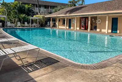 Image de Welcoming condo with outdoor pool, grills, split Ac, patio, & beach access