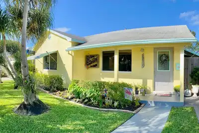 Image de LakeWorth Beach Tropical Retreat