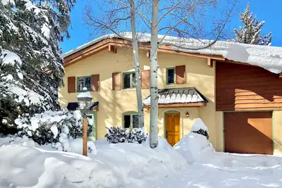 Image de Charming Home at the Base of Vail Mountain w/Pool Table, Full Kitchen, Fireplace
