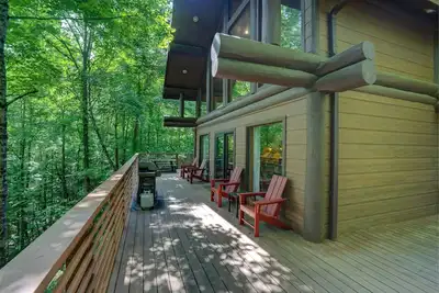 Image de Watershed 6 - Spacious 3 Story Cabin that can Sleep up to 12 People!