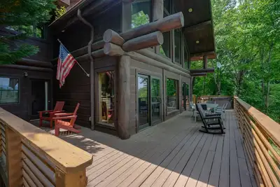 Image de Watershed 11 - Two Story Rustic Cabin that can Sleep up to 9 People