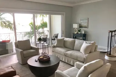 Image de Waterfront 4/3 Townhouse with Pool, Steps to the #1 Beach