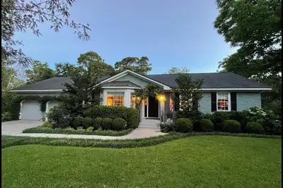 Image de Artistic Retreat Home - The Perfect Spot in Mt. Pleasant