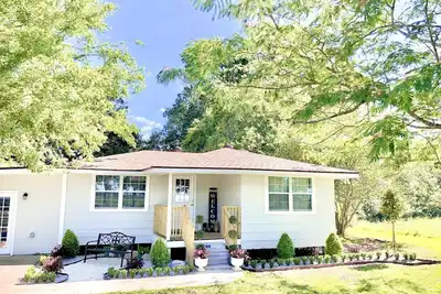 Image de Charming bayou-side cottage perfect for a Cajun Country retreat