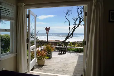 Image de Wave Watchers Retreat located in Punakaiki Village on a private beachfront site