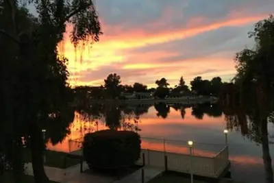 Image de Beautiful Lake View Condo - Newly Remodeled + Free WiFi