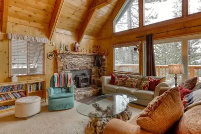 Image de Private home w/ large deck, lofted layout, foosball table & wood-burning stove
