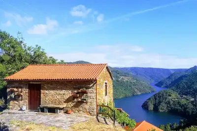Image de Rustic stone cottage in Ribeira Sacra. Breathtaking river views.
