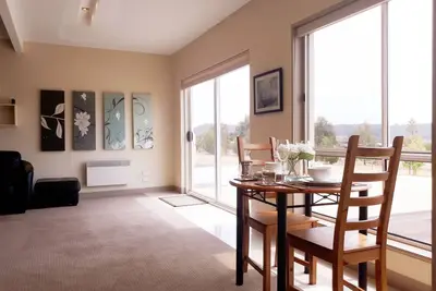 Image de Couples Retreat near Hobart/Mountain View/nr Beaches