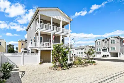 Image de Ocean Views without Oceanfront Prices, just steps from the Beach with Lifeguards