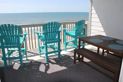 Image de 3 Bedroom Oceanfront Condo - Spectacular Views & Community Pool in Queens Grant
