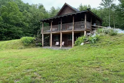 Image de \"Dam Right\" Off-Grid / Solar powered Log Cabin with Direct Trail Access