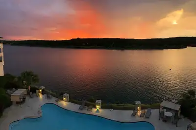 Image de Lakefront Mission Amore on Island @ Lake Travis with Indoor Heated Pool!