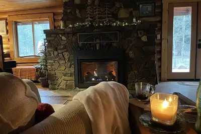 Image de Old Canyon Lodge w\/ Hot Tub - Nearby Ski Park, Hot Springs, Pioneer Mtn, Bannack