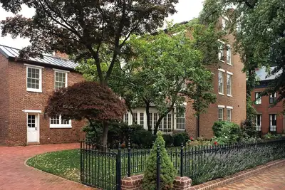 Image de Prestigious Historic Annapolis home, parking for 5 cars, walk to everything!