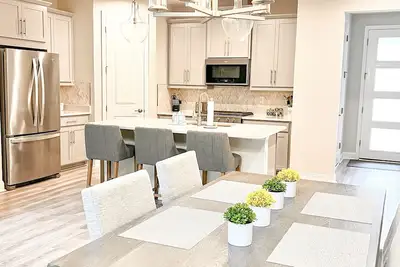 Image de Mayo Clinic townhouse in San Pablo with Primary suite located on the 1st floor