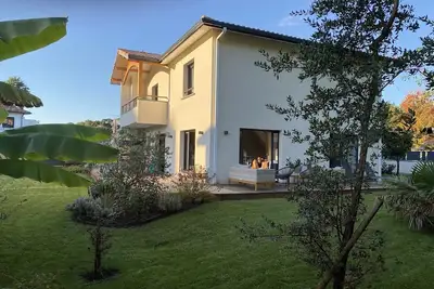 Image de Villa neuve (4 etoiles) toute equippee, grande terrasse, centre et plage a pieds