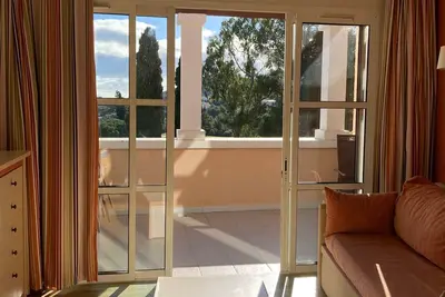 Image de Appartement 3 pièces avec terrasse, piscine et parking à Saint-Raphaël
