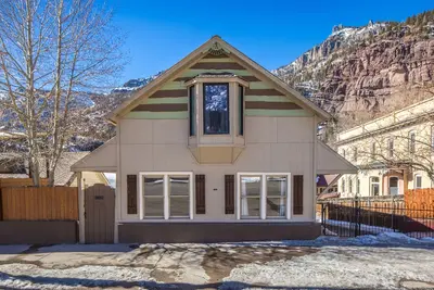 Image de Charming Historic Downtown Home-Great Outdoor Space-Pet Friendly-upstairsA\/C