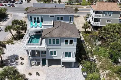 Image de Surf and City 🏝️ Modern Luxury with Beach Access + Balcony Pool + Rooftop Deck