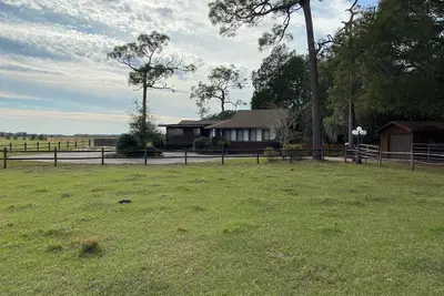 Image de Former Hunting Lodge on 24 Acres with Lake with heated pool