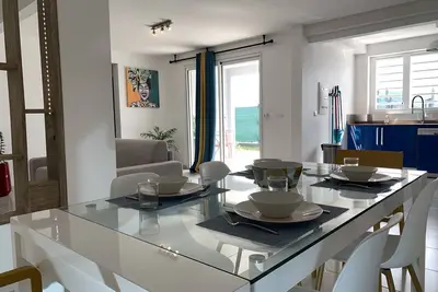 Image de Appartement cosy avec terrasse deck