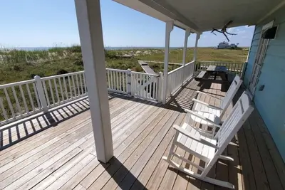 Image de Oceanfront beach house on Bald Head Island with stunning views - sleeps 10!