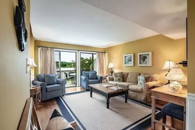 Image de Coastal Escape Spacious 3br 2ba Scenic Lake View