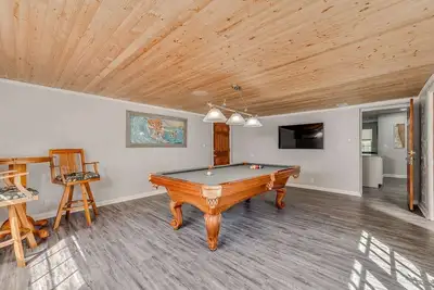 Image de Beachside with Billiard Room & Beach Cruisers!