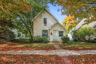 Image de Beautiful Downtown Traverse City Home w/ Garage!