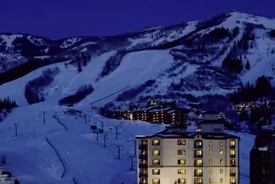 Image de Awesome Ski in/ Ski Out! You won't get any closer to the mountain.