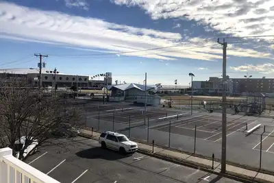 Image de Steps to the Beach, Boardwalk and Convention Center