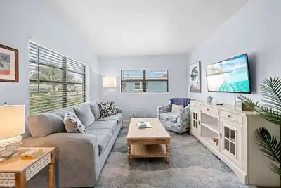 Image de Downtown Cottage - In the Heart of Cocoa Beach!