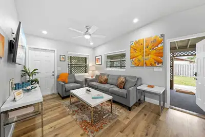 Image de Midtown Cottage - Walk to it All!
