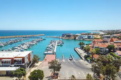 Image de Luxury Mindarie Waterfront Apartment