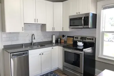 Remodeled 2nd-floor apartment blocks from Mayo