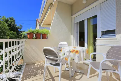 Image de Appartement d'une chambre avec la terrasse Seget Vranjica, Trogir (A-18487-b)