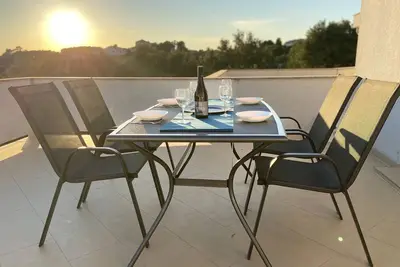 Image de Appartement de deux chambres avec la terrasse et la vue sur le mer Banjol, Rab (A-11082-c)
