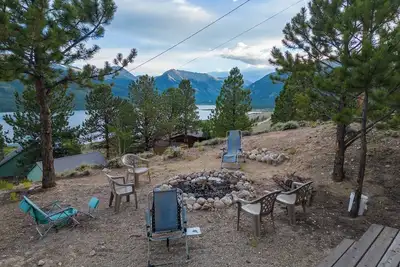 Image de The Bear Den | Lake + Alpine Lookouts | Fast Wifi