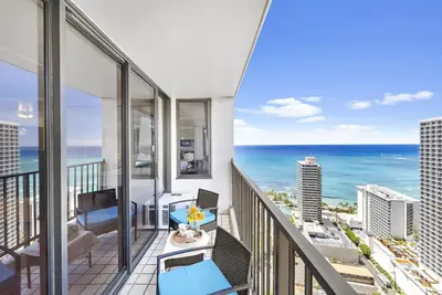 Image de 36Fl w/ Ocean View, Mins to Waikiki Beach, Parking