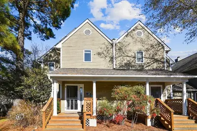 Image de Free Golf at Bear Trap Dunes and More! ! ! Mini Weeks Off Season! ! Charming beach vacation townhome is just perfect whether you're traveling with family and friends for a holiday trip or just for a long off-season getaway in Bethany Beach!