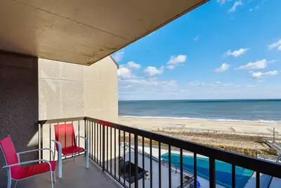 Image de Free Golf at Bear Trap Dunes and More! ! ! Seventh floor  Ocean Front 3 bedroom, 2 bath updated apartment with awesome beach and ocean views!