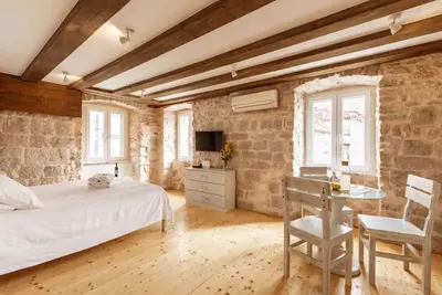 Image de 4 stars Stone Walls' - Sunny, cozy Studio right in the centre of Split