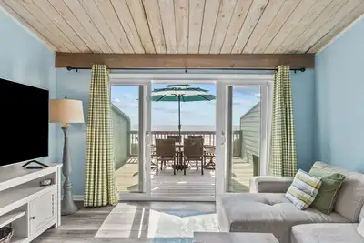 Image de Coral Tides- Oceanfront, newly renovated, amazing views!